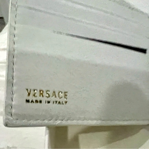 Versace White Leather Wallet with Black & Gold Stud Detailing – Unisex Luxury - Picture 4 of 4